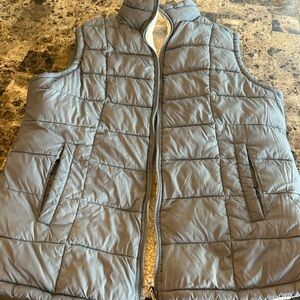 BNWT - 32 Degrees Sherpa-lined gray reversible vest - size L